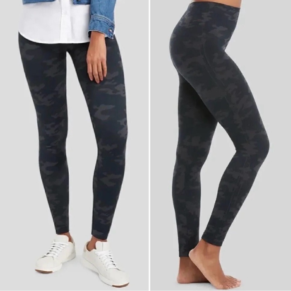 SPANX Look At Me Now seamless leggings feature a gray camo print size small